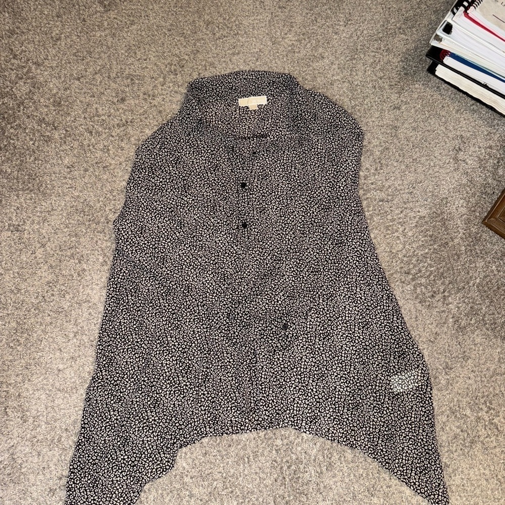 Michael Kors Black and White Sleeveless Top - Picture 2 of 7